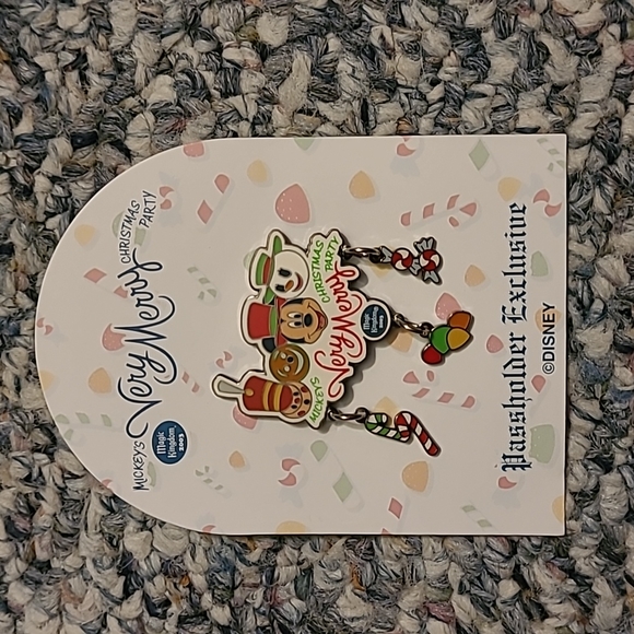 2003 Mickey's Very Merry Christmas Party Pin - Picture 1 of 1